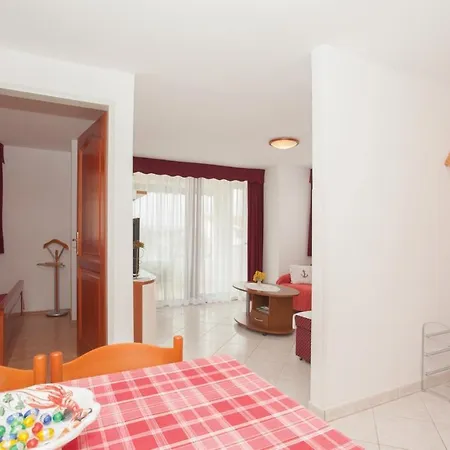 17857c Apartment *